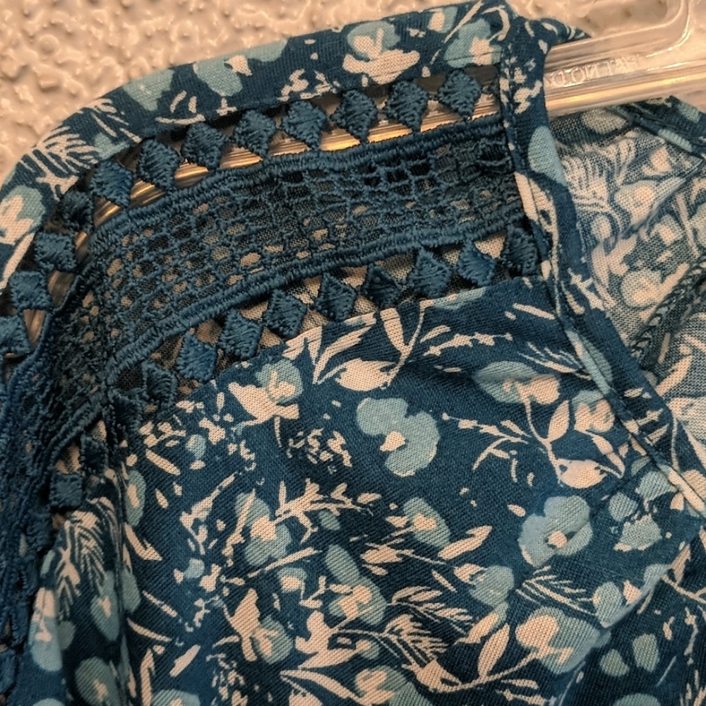 Blouse - Picture 2 of 2
